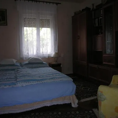 Bercsenyi By Interhome *