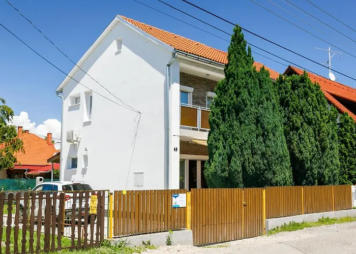 Bercsenyi By Interhome Nyaraló *